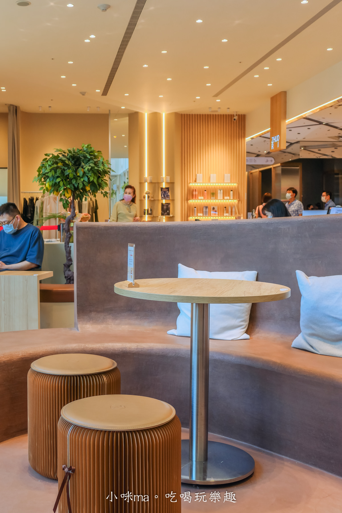 勺日 忠泰樂生活店|絕美咖啡廳就在NOKE 忠泰樂生活!木質調奶茶色系x挑高落地窗,每個角落都美到炸,內湖美食 - 第9張圖 勺日 忠泰樂生活店|絕美咖啡廳就在NOKE 忠泰樂生活!木質調奶茶色系x挑高落地窗,每個角落都美到炸,內湖美食