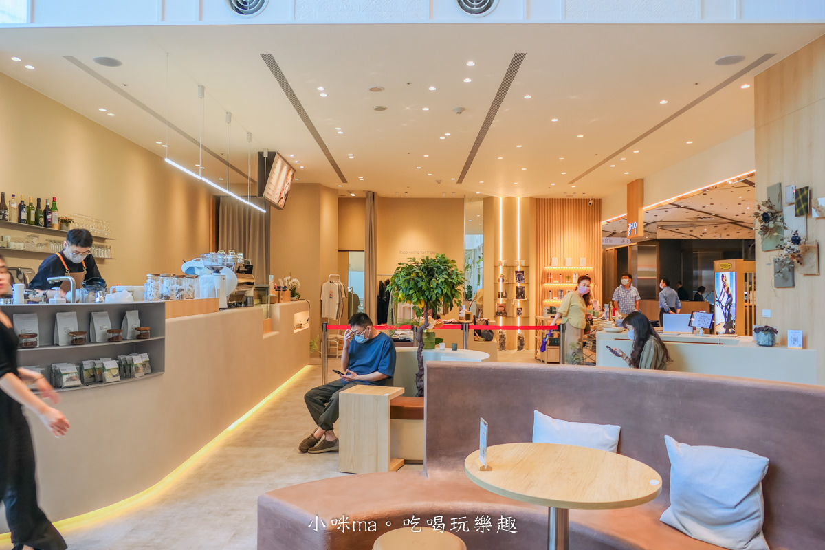 勺日 忠泰樂生活店|絕美咖啡廳就在NOKE 忠泰樂生活!木質調奶茶色系x挑高落地窗,每個角落都美到炸,內湖美食 - 第22張圖 勺日 忠泰樂生活店|絕美咖啡廳就在NOKE 忠泰樂生活!木質調奶茶色系x挑高落地窗,每個角落都美到炸,內湖美食