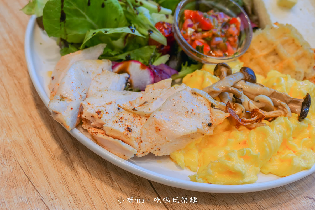 勺日 忠泰樂生活店|絕美咖啡廳就在NOKE 忠泰樂生活!木質調奶茶色系x挑高落地窗,每個角落都美到炸,內湖美食 - 第17張圖 勺日 忠泰樂生活店|絕美咖啡廳就在NOKE 忠泰樂生活!木質調奶茶色系x挑高落地窗,每個角落都美到炸,內湖美食