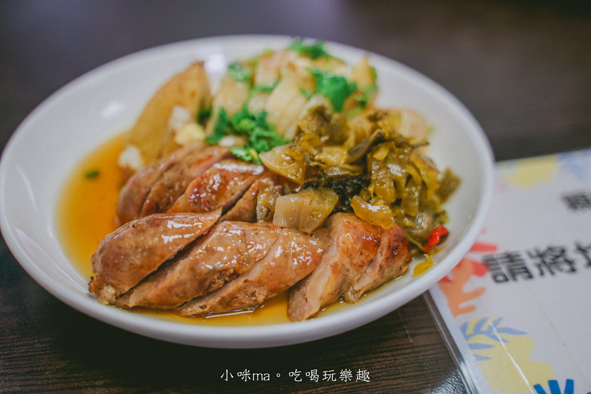 福建街香腸|花蓮隱藏版巷弄小吃,開業50年的炭烤香腸店,陣陣香氣讓你走過絕不會錯過,花蓮美食 - 第10張圖 福建街香腸|花蓮隱藏版巷弄小吃,開業50年的炭烤香腸店,陣陣香氣讓你走過絕不會錯過,花蓮美食