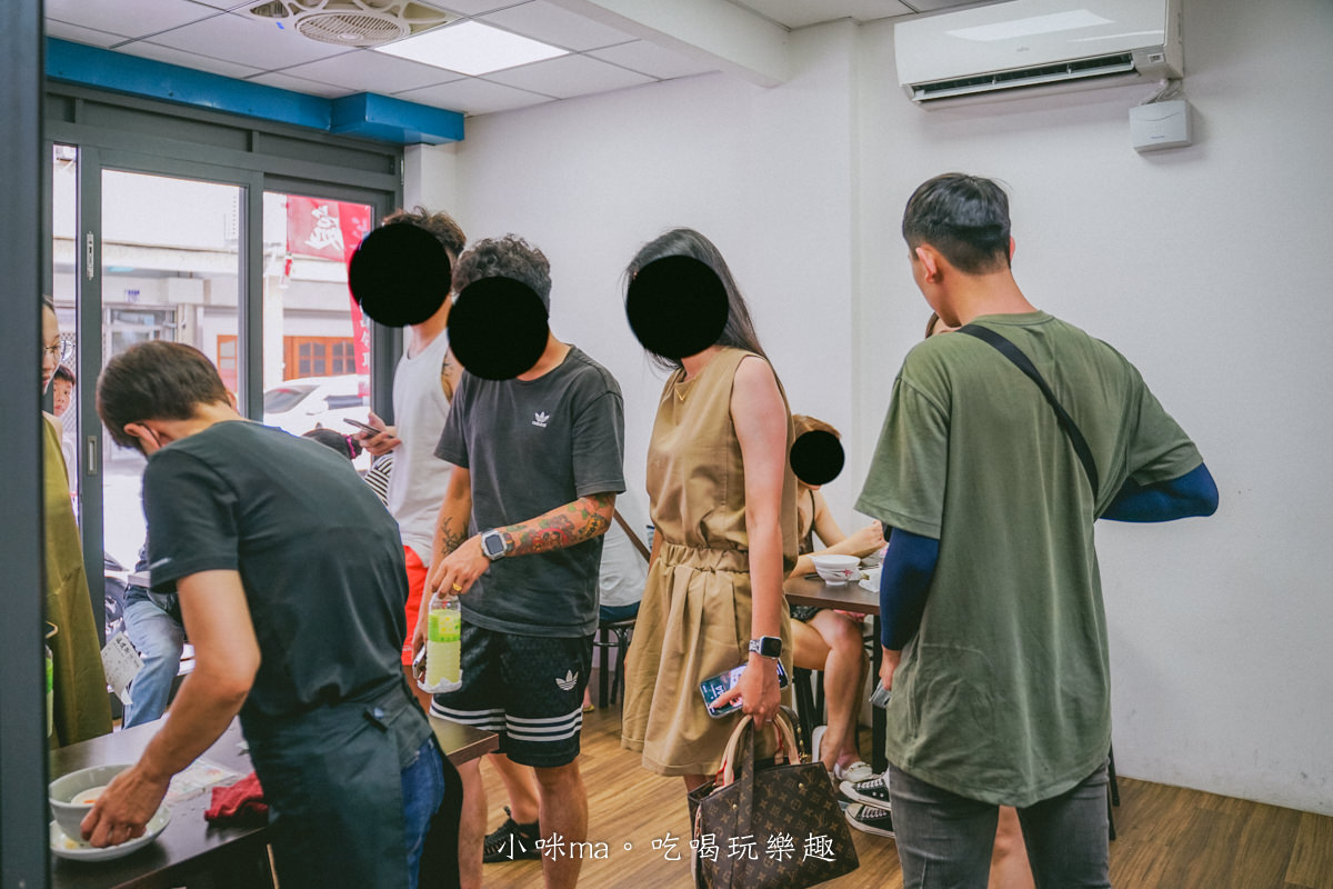 福建街香腸|花蓮隱藏版巷弄小吃,開業50年的炭烤香腸店,陣陣香氣讓你走過絕不會錯過,花蓮美食 - 第7張圖 福建街香腸|花蓮隱藏版巷弄小吃,開業50年的炭烤香腸店,陣陣香氣讓你走過絕不會錯過,花蓮美食
