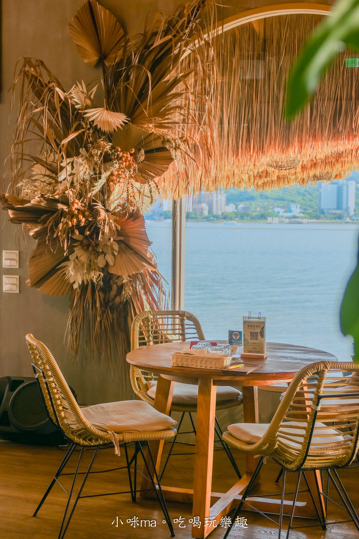 水灣餐廳waterfront 榕堤店｜真心不騙~這裡就是峇里島，南洋風味料理配上淡水河畔日落美景，不用出國就能感受到愜意氛圍，淡水美食