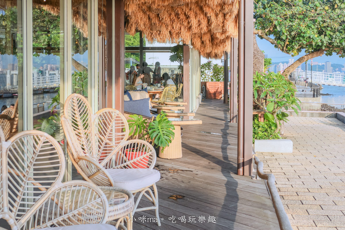 水灣餐廳waterfront 榕堤店｜真心不騙~這裡就是峇里島，南洋風味料理配上淡水河畔日落美景，不用出國就能感受到愜意氛圍，淡水美食