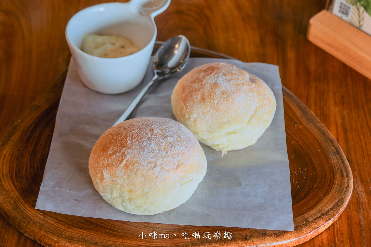 水灣餐廳waterfront 榕堤店｜真心不騙~這裡就是峇里島，南洋風味料理配上淡水河畔日落美景，不用出國就能感受到愜意氛圍，淡水美食
