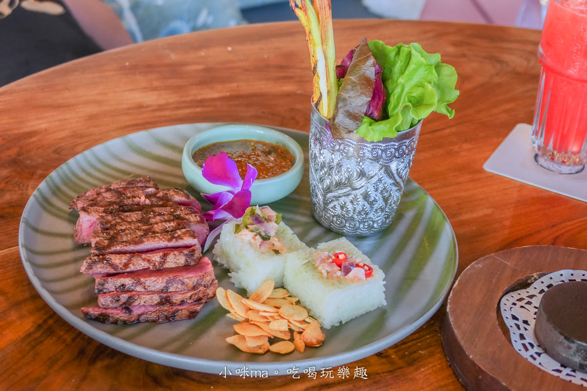 水灣餐廳waterfront 榕堤店｜真心不騙~這裡就是峇里島，南洋風味料理配上淡水河畔日落美景，不用出國就能感受到愜意氛圍，淡水美食