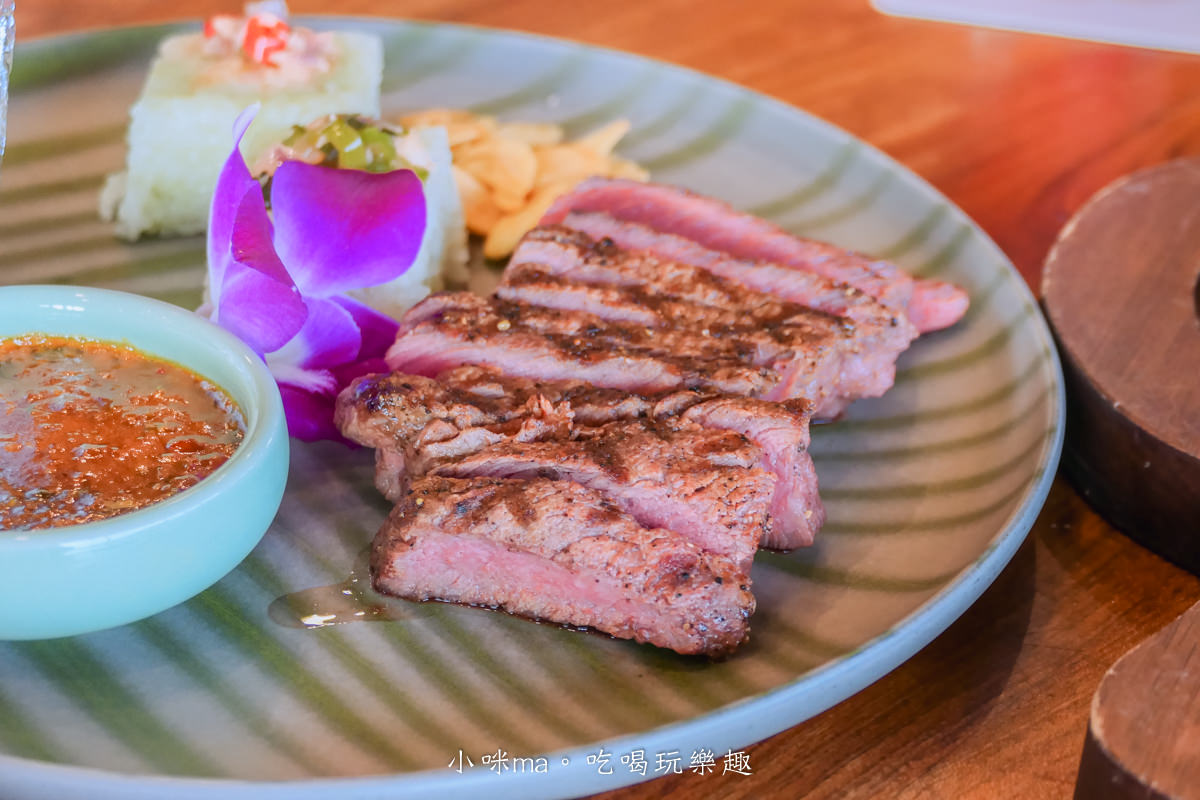水灣餐廳waterfront 榕堤店｜真心不騙~這裡就是峇里島，南洋風味料理配上淡水河畔日落美景，不用出國就能感受到愜意氛圍，淡水美食