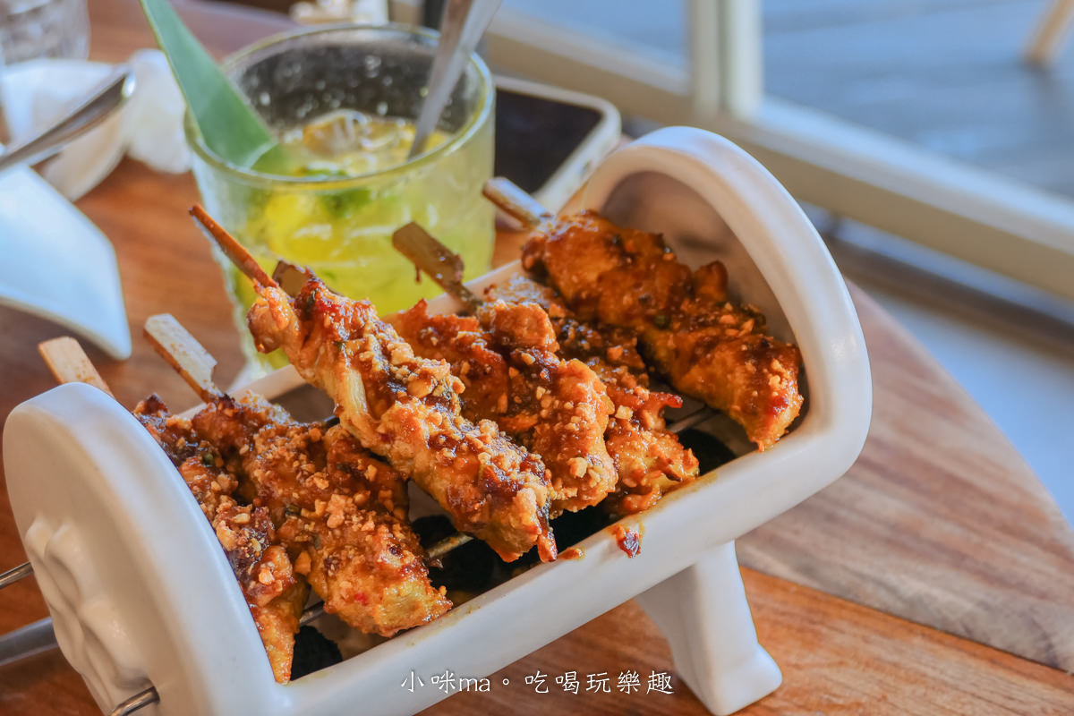 水灣餐廳waterfront 榕堤店｜真心不騙~這裡就是峇里島，南洋風味料理配上淡水河畔日落美景，不用出國就能感受到愜意氛圍，淡水美食