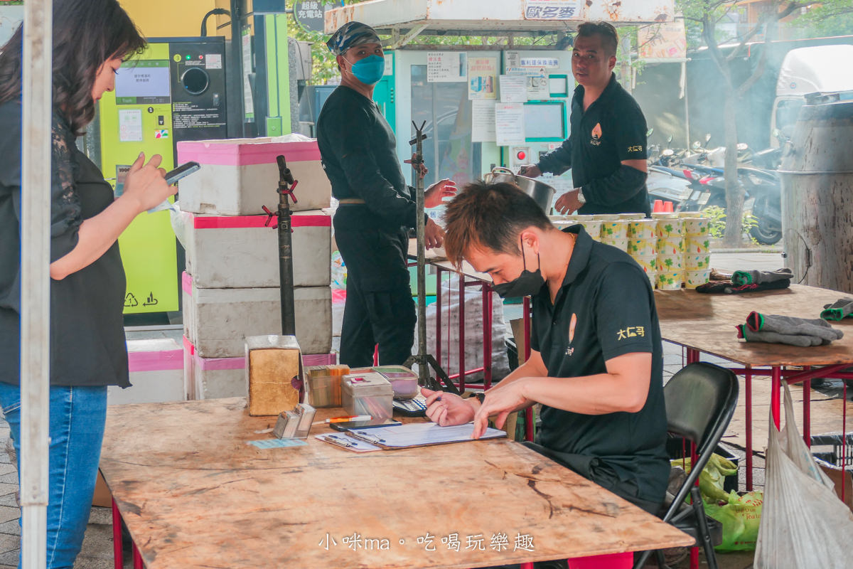 大仁哥蔗香脆皮桶仔雞|全台灣跑透透的烤雞,想搶除了鎖定粉專,還要跟別人比手速,快閃餐車 - 第7張圖 大仁哥蔗香脆皮桶仔雞|全台灣跑透透的烤雞,想搶除了鎖定粉專,還要跟別人比手速,快閃餐車