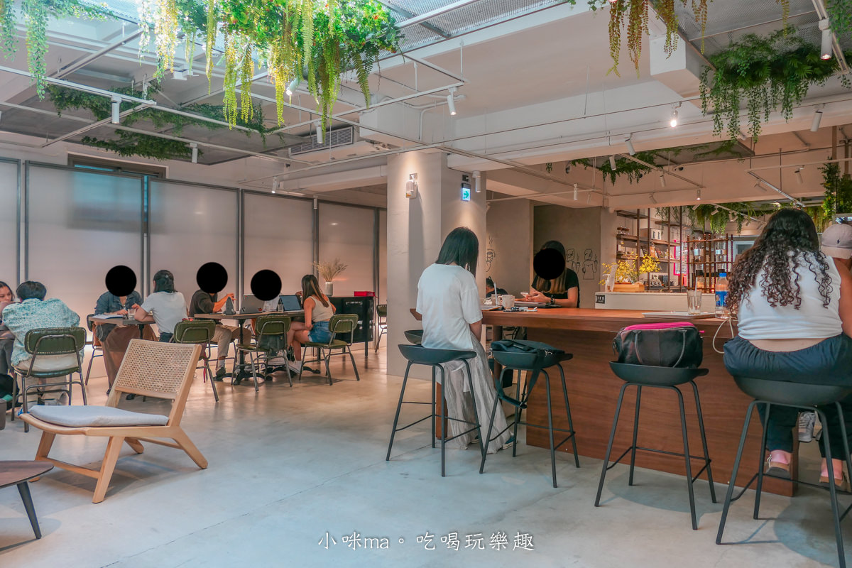 ALL DAY ROASTING COMPANY 師大店｜有插頭又不限時的咖啡廳再加一，森林系配上天井採光 輕鬆暢聊，師大美食