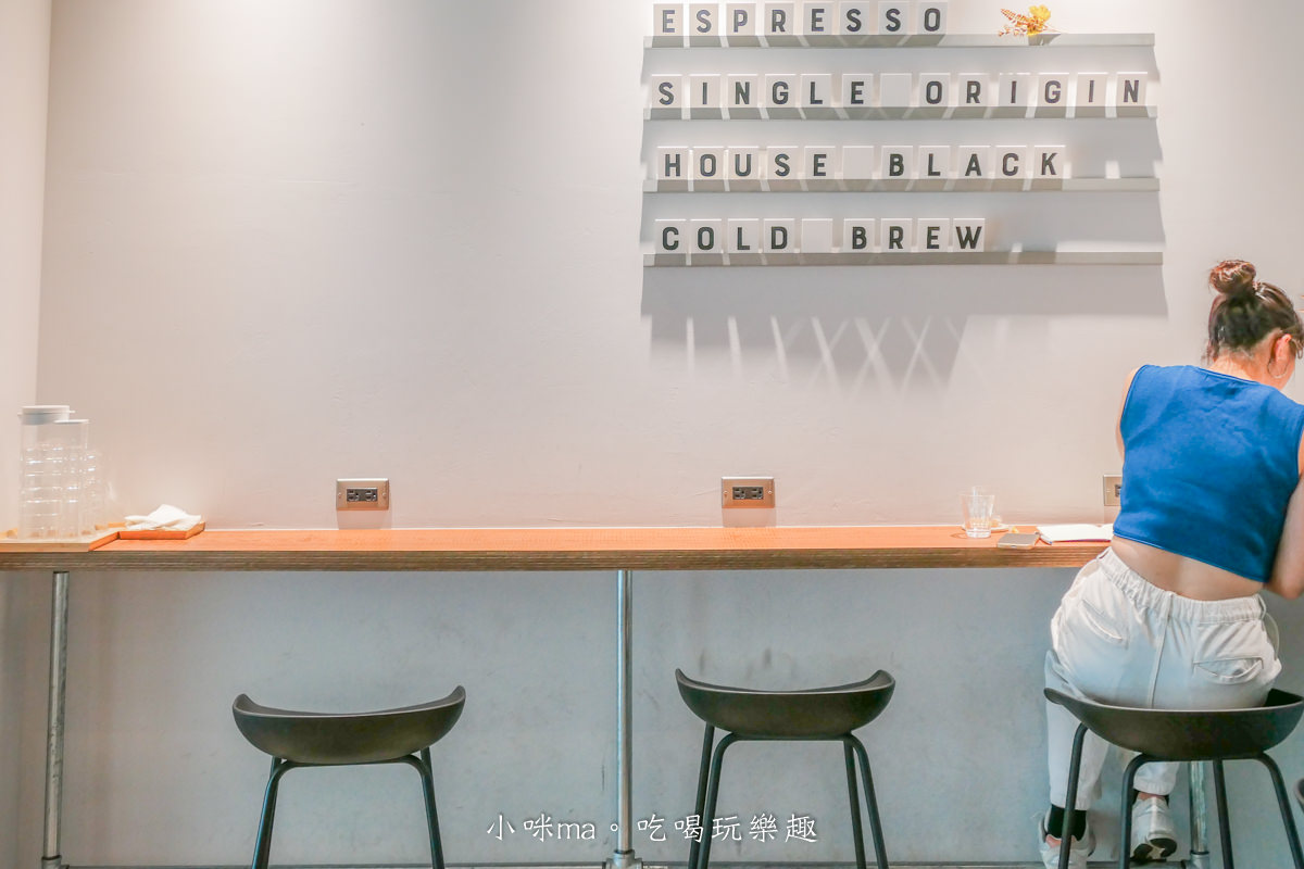 ALL DAY ROASTING COMPANY 師大店｜有插頭又不限時的咖啡廳再加一，森林系配上天井採光 輕鬆暢聊，師大美食