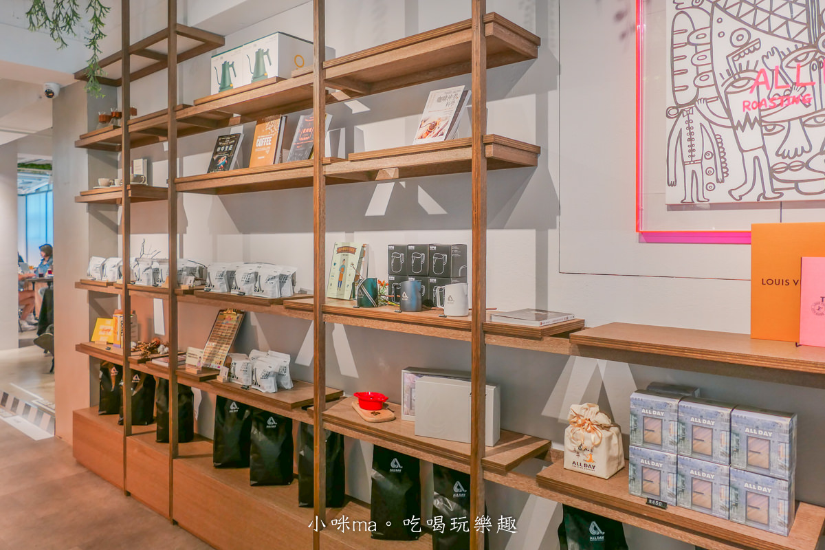 ALL DAY ROASTING COMPANY 師大店｜有插頭又不限時的咖啡廳再加一，森林系配上天井採光 輕鬆暢聊，師大美食