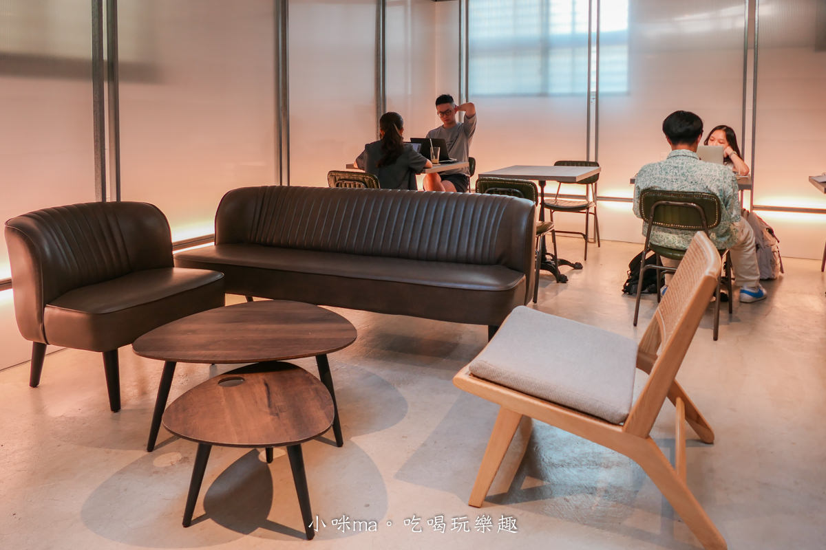 ALL DAY ROASTING COMPANY 師大店｜有插頭又不限時的咖啡廳再加一，森林系配上天井採光 輕鬆暢聊，師大美食