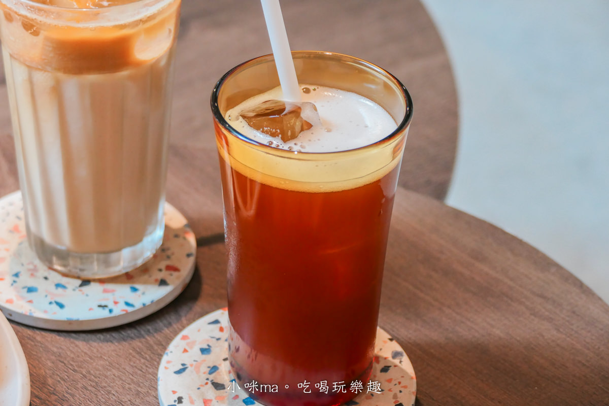 ALL DAY ROASTING COMPANY 師大店｜有插頭又不限時的咖啡廳再加一，森林系配上天井採光 輕鬆暢聊，師大美食