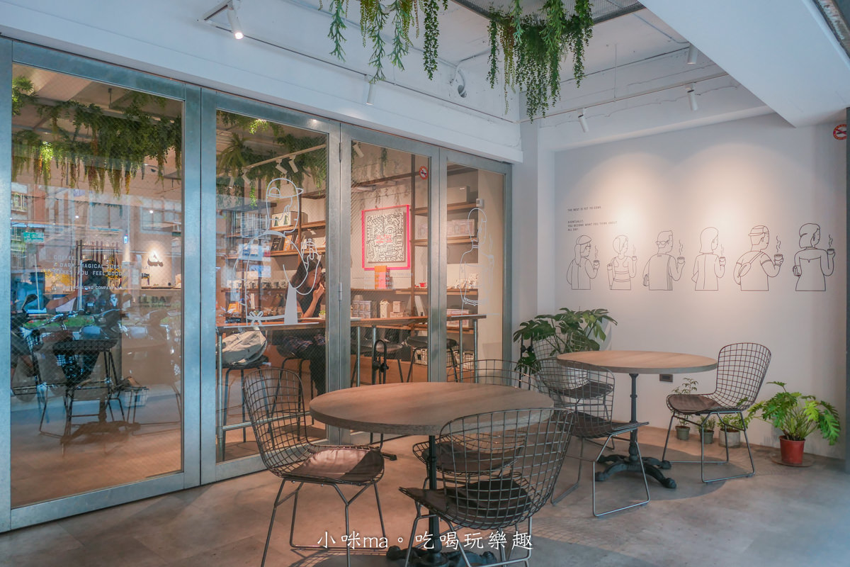 ALL DAY ROASTING COMPANY 師大店｜有插頭又不限時的咖啡廳再加一，森林系配上天井採光 輕鬆暢聊，師大美食