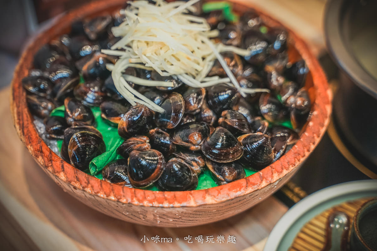 立馬吃一鍋。有機水產火鍋專賣 E.Ma Hot Pot|爆擊海鮮控味蕾!超鮮黑鑽蜆湯頭根本不讓你睡~,冰淇淋、飲料無限供應,板橋火鍋推薦 - 第21張圖 立馬吃一鍋。有機水產火鍋專賣 E.Ma Hot Pot|爆擊海鮮控味蕾!超鮮黑鑽蜆湯頭根本不讓你睡~,冰淇淋、飲料無限供應,板橋火鍋推薦