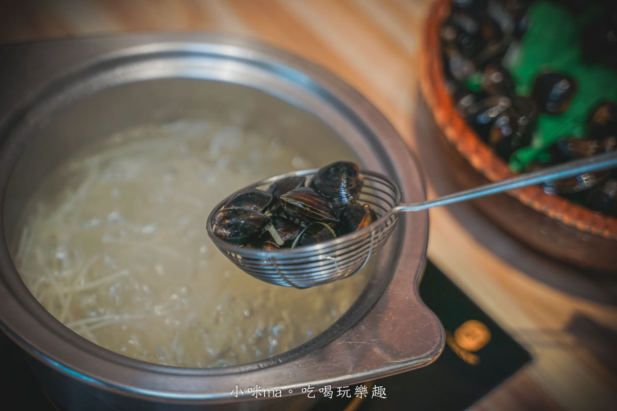 立馬吃一鍋。有機水產火鍋專賣 E.Ma Hot Pot|爆擊海鮮控味蕾!超鮮黑鑽蜆湯頭根本不讓你睡~,冰淇淋、飲料無限供應,板橋火鍋推薦 - 第22張圖 立馬吃一鍋。有機水產火鍋專賣 E.Ma Hot Pot|爆擊海鮮控味蕾!超鮮黑鑽蜆湯頭根本不讓你睡~,冰淇淋、飲料無限供應,板橋火鍋推薦