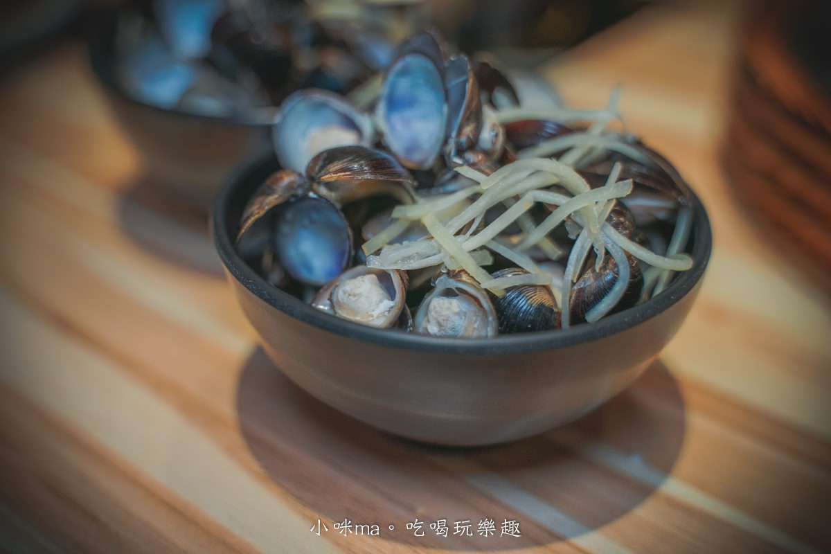 立馬吃一鍋。有機水產火鍋專賣 E.Ma Hot Pot|爆擊海鮮控味蕾!超鮮黑鑽蜆湯頭根本不讓你睡~,冰淇淋、飲料無限供應,板橋火鍋推薦 - 第23張圖 立馬吃一鍋。有機水產火鍋專賣 E.Ma Hot Pot|爆擊海鮮控味蕾!超鮮黑鑽蜆湯頭根本不讓你睡~,冰淇淋、飲料無限供應,板橋火鍋推薦