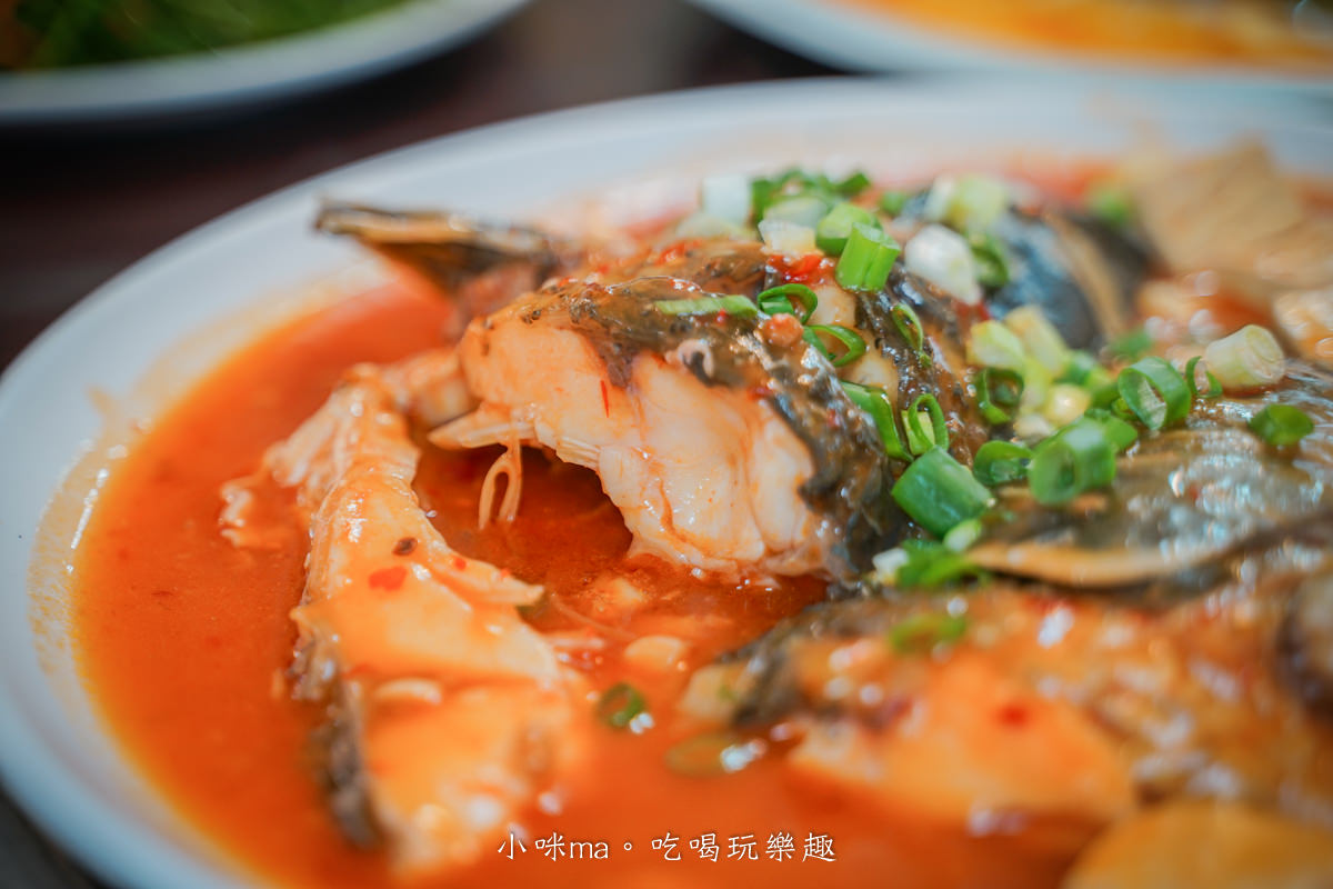 十一份活魚餐廳｜石門水庫必吃活魚四吃！稱斤現撈活魚 價格公開透明，菜色豐富選擇多，桃園美食 / 石門活魚推薦