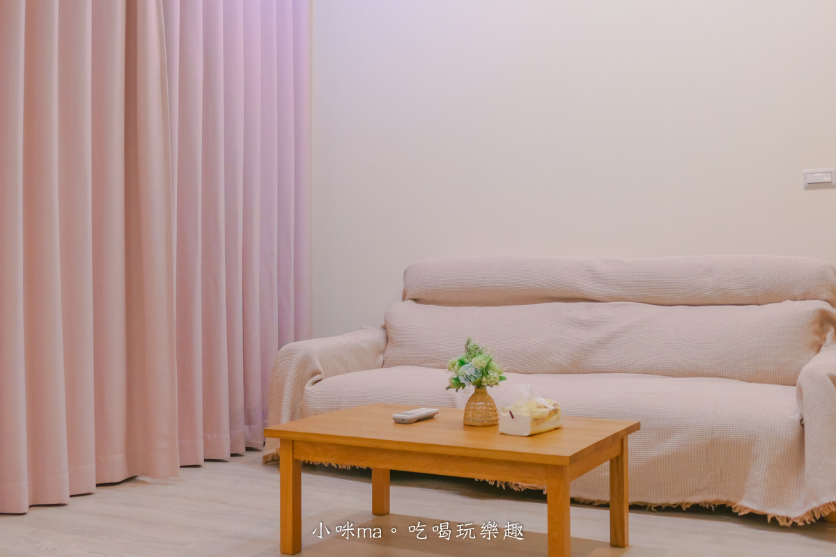 路邊覓宿｜可愛露營風 4人就可以包棟，電動麻將桌、KTV、頂樓烤肉、兒童泳池，宜蘭包棟推薦
