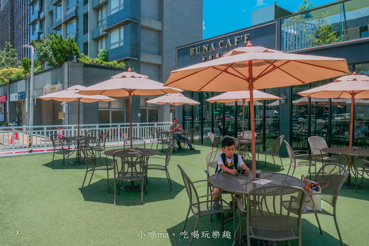 BUNA CAF’E 布納咖啡館 內湖店|鬧區裡超有度假感的玻璃屋餐廳,不限時還有插座可以使用,戶外網美牆讓你拍到翻,內湖美食 - 第4張圖 BUNA CAF’E 布納咖啡館 內湖店|鬧區裡超有度假感的玻璃屋餐廳,不限時還有插座可以使用,戶外網美牆讓你拍到翻,內湖美食