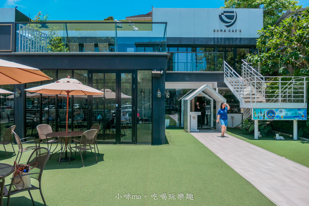 BUNA CAF’E 布納咖啡館 內湖店|鬧區裡超有度假感的玻璃屋餐廳,不限時還有插座可以使用,戶外網美牆讓你拍到翻,內湖美食 - 第3張圖 BUNA CAF’E 布納咖啡館 內湖店|鬧區裡超有度假感的玻璃屋餐廳,不限時還有插座可以使用,戶外網美牆讓你拍到翻,內湖美食