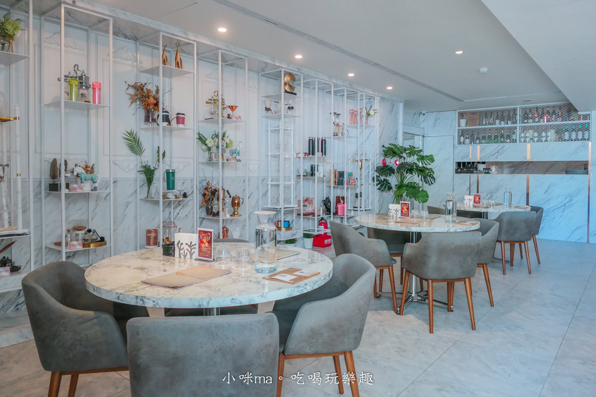 BUNA CAF’E 布納咖啡館 內湖店|鬧區裡超有度假感的玻璃屋餐廳,不限時還有插座可以使用,戶外網美牆讓你拍到翻,內湖美食 - 第8張圖 BUNA CAF’E 布納咖啡館 內湖店|鬧區裡超有度假感的玻璃屋餐廳,不限時還有插座可以使用,戶外網美牆讓你拍到翻,內湖美食