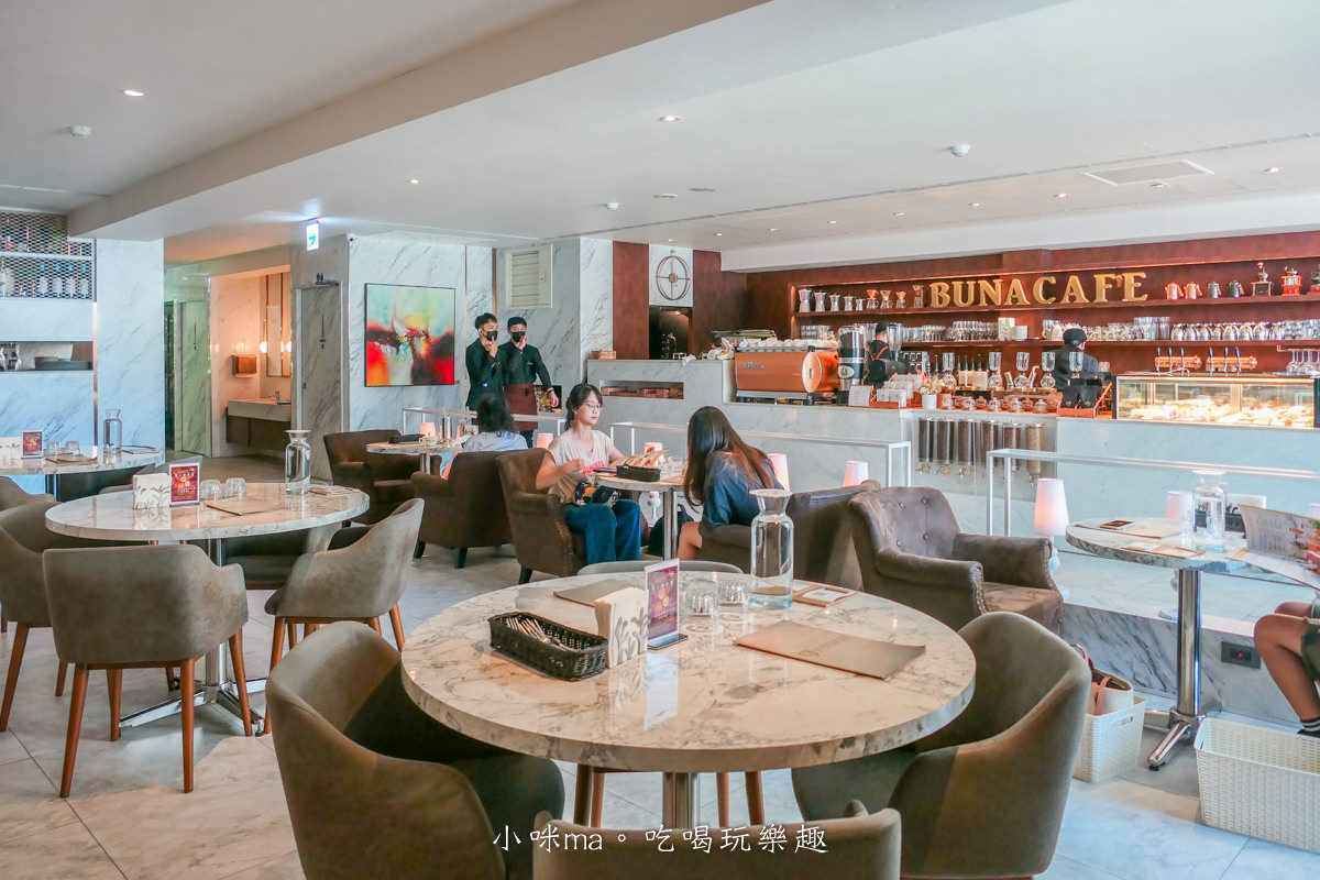 BUNA CAF’E 布納咖啡館 內湖店|鬧區裡超有度假感的玻璃屋餐廳,不限時還有插座可以使用,戶外網美牆讓你拍到翻,內湖美食 - 第6張圖 BUNA CAF’E 布納咖啡館 內湖店|鬧區裡超有度假感的玻璃屋餐廳,不限時還有插座可以使用,戶外網美牆讓你拍到翻,內湖美食