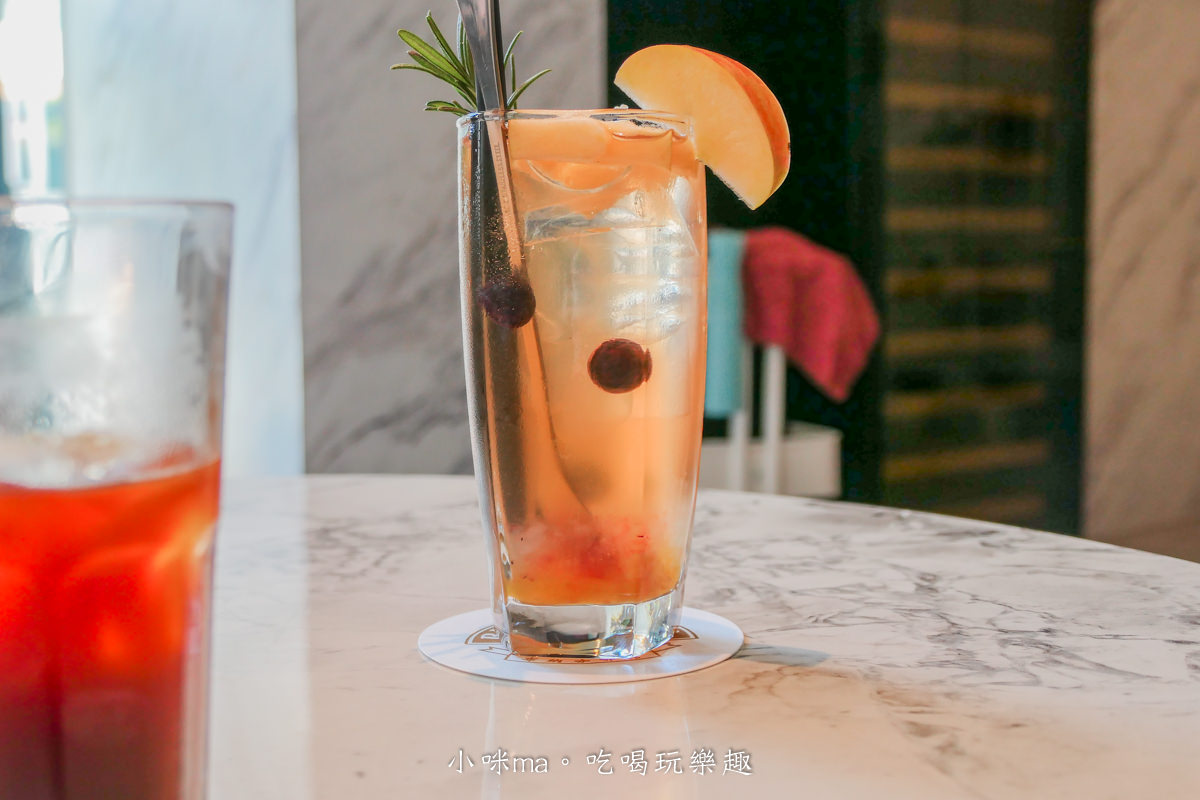 BUNA CAF’E 布納咖啡館 內湖店|鬧區裡超有度假感的玻璃屋餐廳,不限時還有插座可以使用,戶外網美牆讓你拍到翻,內湖美食 - 第23張圖 BUNA CAF’E 布納咖啡館 內湖店|鬧區裡超有度假感的玻璃屋餐廳,不限時還有插座可以使用,戶外網美牆讓你拍到翻,內湖美食