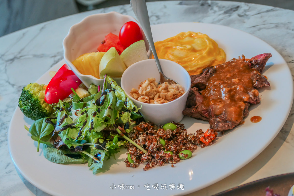 BUNA CAF’E 布納咖啡館 內湖店|鬧區裡超有度假感的玻璃屋餐廳,不限時還有插座可以使用,戶外網美牆讓你拍到翻,內湖美食 - 第18張圖 BUNA CAF’E 布納咖啡館 內湖店|鬧區裡超有度假感的玻璃屋餐廳,不限時還有插座可以使用,戶外網美牆讓你拍到翻,內湖美食