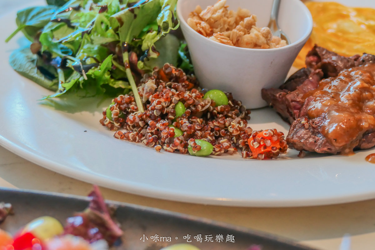 BUNA CAF’E 布納咖啡館 內湖店|鬧區裡超有度假感的玻璃屋餐廳,不限時還有插座可以使用,戶外網美牆讓你拍到翻,內湖美食 - 第19張圖 BUNA CAF’E 布納咖啡館 內湖店|鬧區裡超有度假感的玻璃屋餐廳,不限時還有插座可以使用,戶外網美牆讓你拍到翻,內湖美食