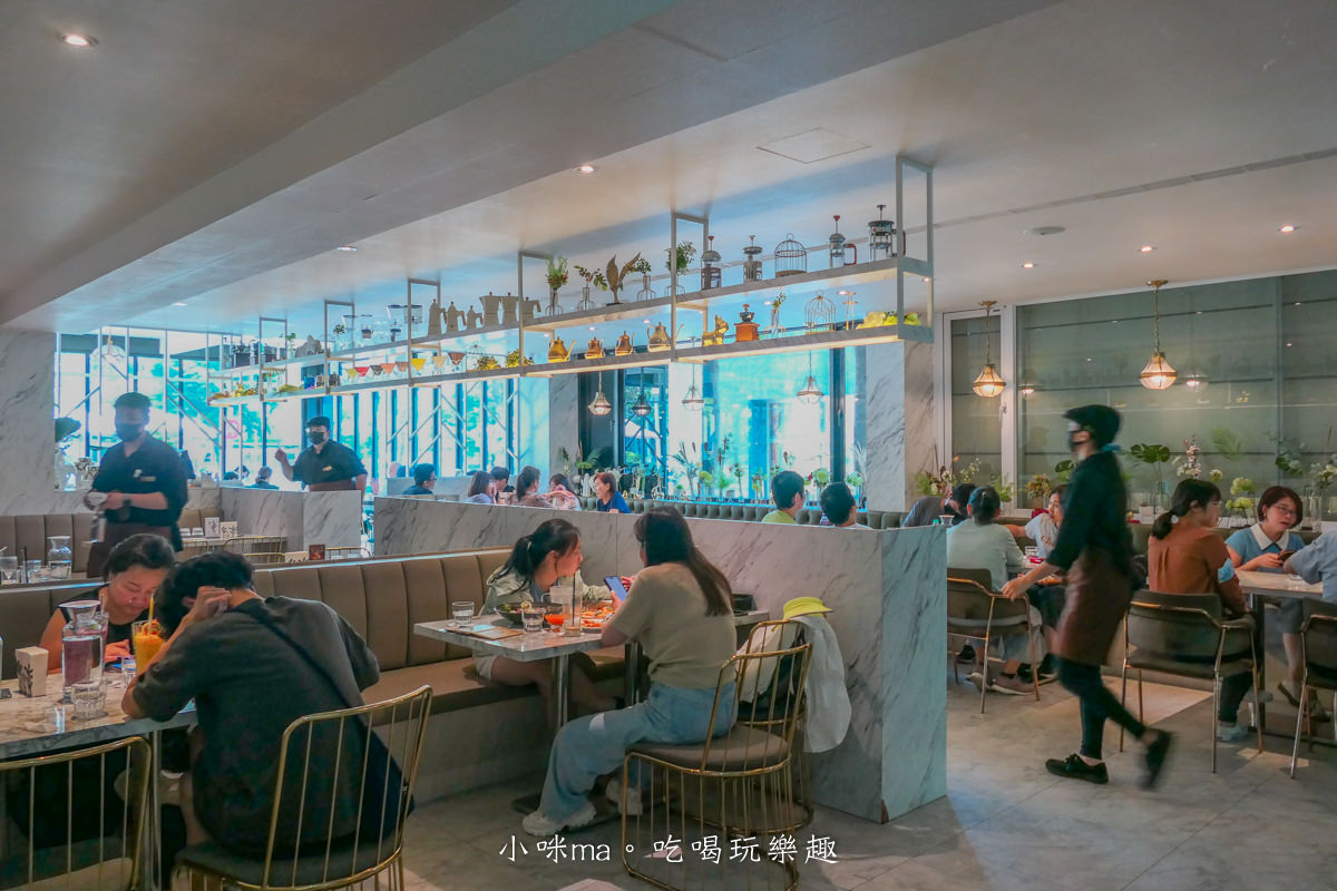 BUNA CAF’E 布納咖啡館 內湖店|鬧區裡超有度假感的玻璃屋餐廳,不限時還有插座可以使用,戶外網美牆讓你拍到翻,內湖美食 - 第10張圖 BUNA CAF’E 布納咖啡館 內湖店|鬧區裡超有度假感的玻璃屋餐廳,不限時還有插座可以使用,戶外網美牆讓你拍到翻,內湖美食