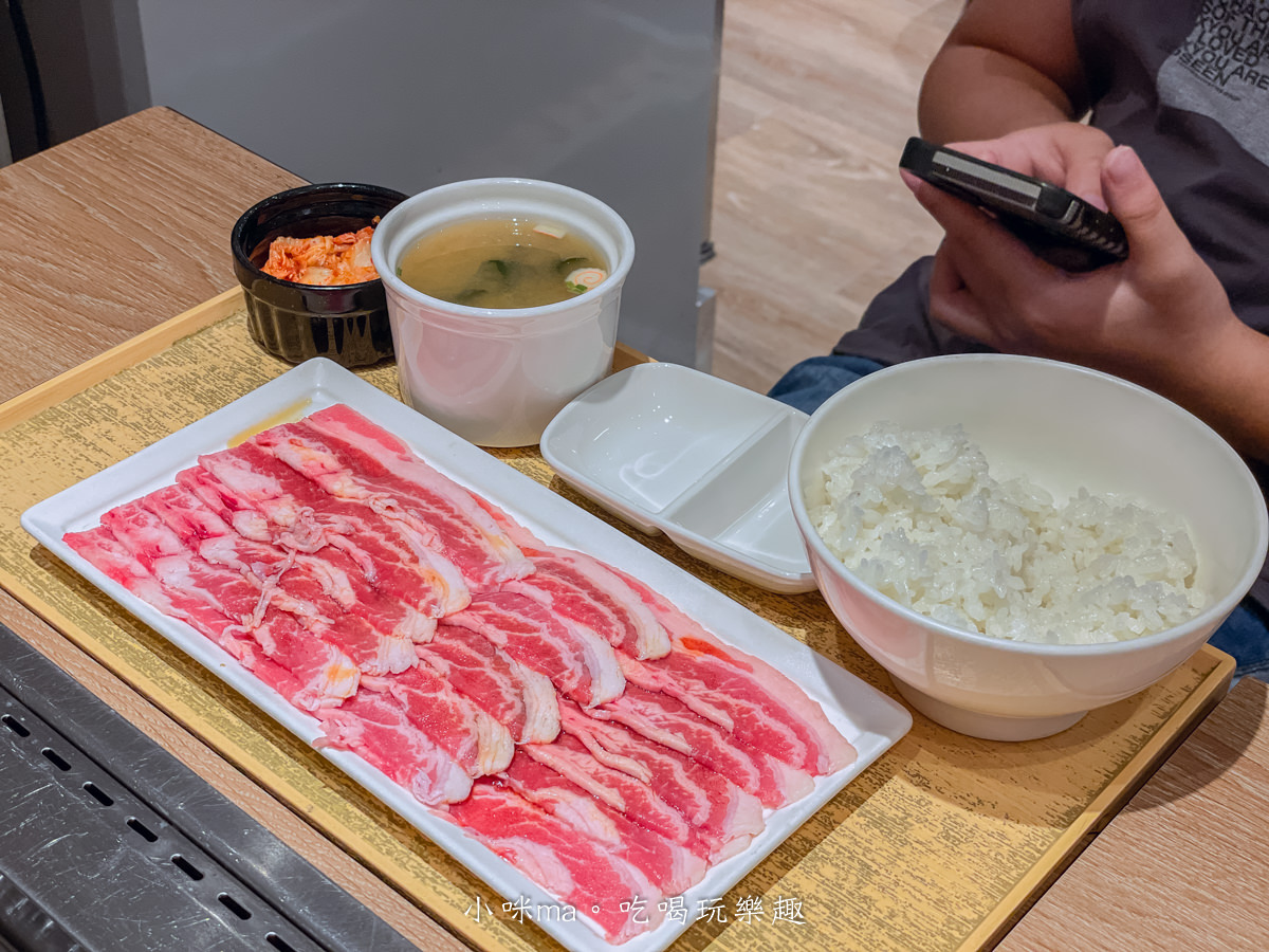 【一人燒肉推薦】燒肉LIKE(焼肉ライク)-中和環球店|邊緣人也能烤起來!180元就有雙拼燒肉可以吃,新北燒肉推薦 - 第26張圖 【一人燒肉推薦】燒肉LIKE(焼肉ライク)-中和環球店|邊緣人也能烤起來!180元就有雙拼燒肉可以吃,新北燒肉推薦