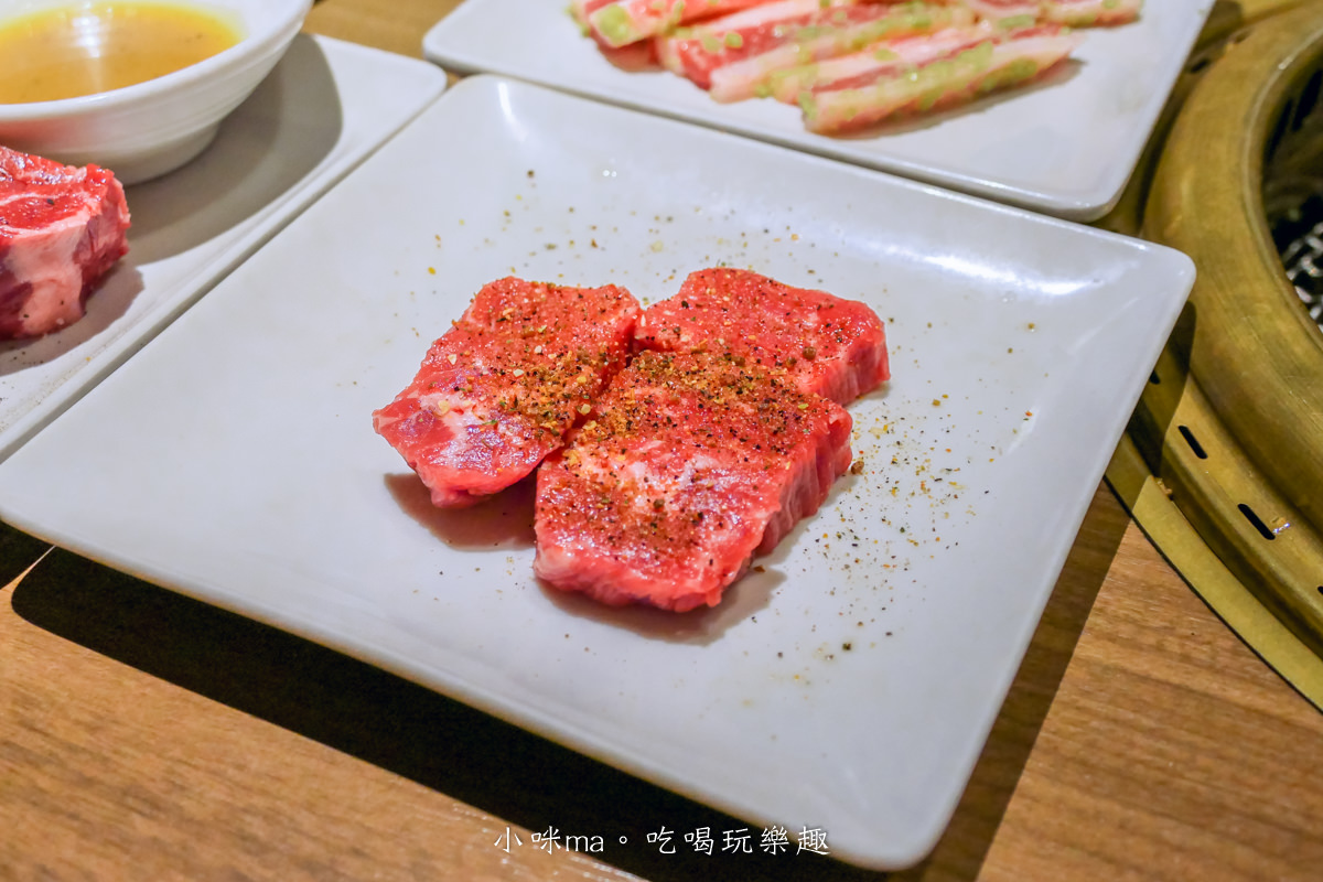 【大阪美食】國產牛燒肉放題 道頓堀御堂筋店|大阪超人氣燒肉吃到飽!沒有訂位就有的你等了,附中文菜單、線上訂位,日本燒肉吃到飽推薦 - 第23張圖 【大阪美食】國產牛燒肉放題 道頓堀御堂筋店|大阪超人氣燒肉吃到飽!沒有訂位就有的你等了,附中文菜單、線上訂位,日本燒肉吃到飽推薦