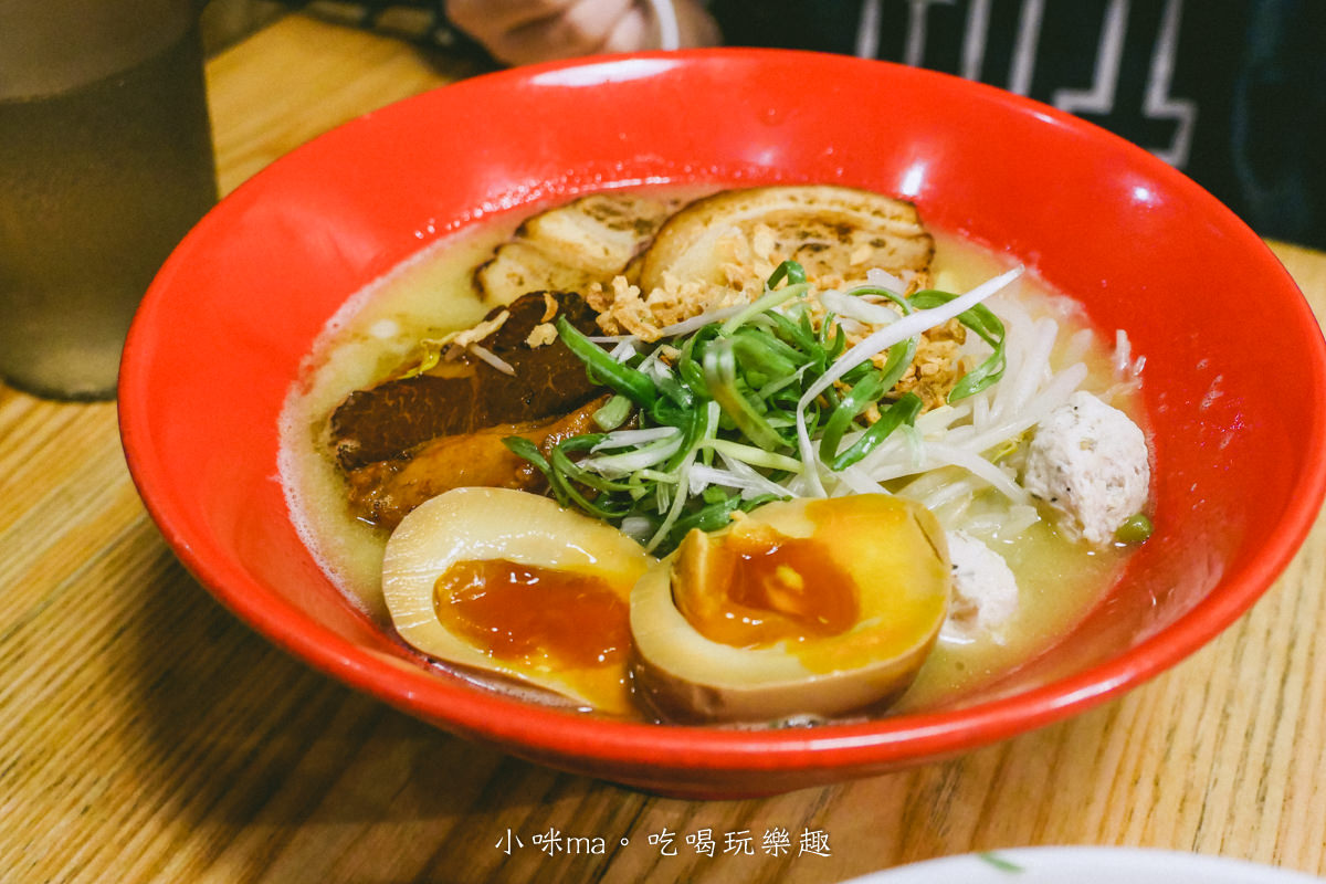 【台北拉麵】Totto Ramen 鳥人拉麵 中山店|來自紐約的日式拉麵,自熬濃厚雞白湯頭搭配厚切叉燒,營業到深夜,中山站美食 - 第11張圖 【台北拉麵】Totto Ramen 鳥人拉麵 中山店|來自紐約的日式拉麵,自熬濃厚雞白湯頭搭配厚切叉燒,營業到深夜,中山站美食