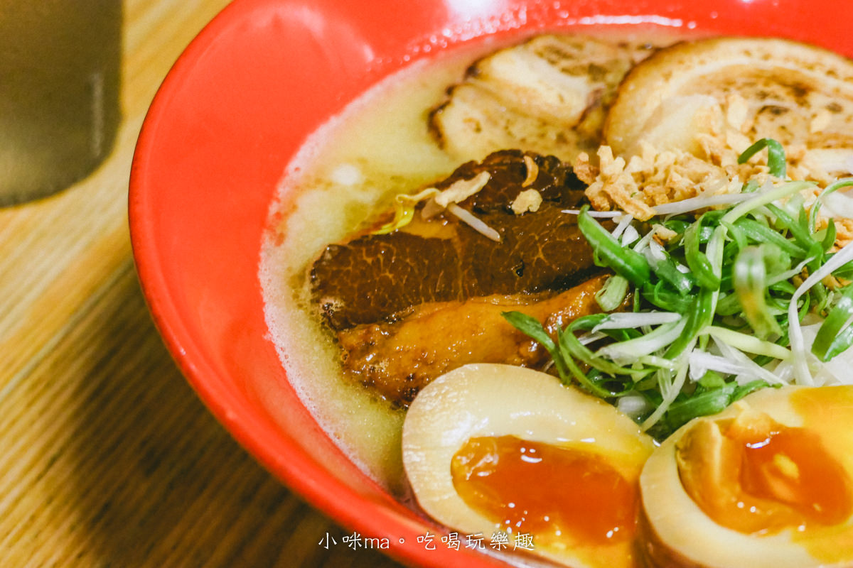 【台北拉麵】Totto Ramen 鳥人拉麵 中山店|來自紐約的日式拉麵,自熬濃厚雞白湯頭搭配厚切叉燒,營業到深夜,中山站美食 - 第12張圖 【台北拉麵】Totto Ramen 鳥人拉麵 中山店|來自紐約的日式拉麵,自熬濃厚雞白湯頭搭配厚切叉燒,營業到深夜,中山站美食