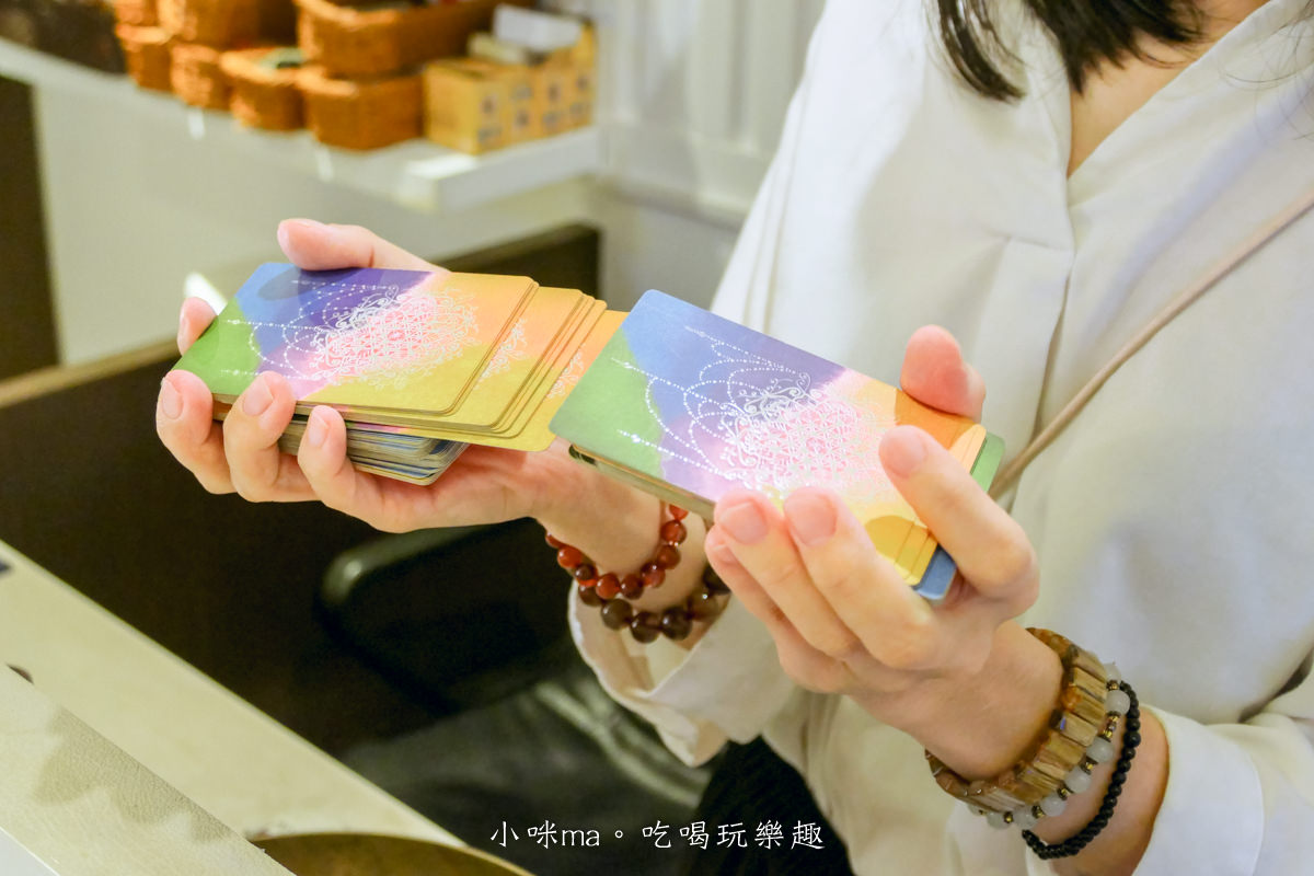 【台北SPA推薦】沐境微晨Spa & Massage｜客製化經絡按摩，脈輪卡牌選定你的能量精油，搭配西藏頌缽淨化解放身心靈，台北精油按摩