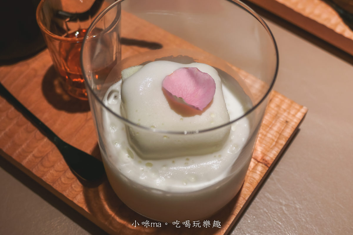 【台北餐酒館】嵩sung 台北大安|台中夯店落腳延吉街,神秘的洞穴風空間原來是餐酒館,不只好拍餐點也好吃,國父紀念館站美食 - 第15張圖 【台北餐酒館】嵩sung 台北大安|台中夯店落腳延吉街,神秘的洞穴風空間原來是餐酒館,不只好拍餐點也好吃,國父紀念館站美食