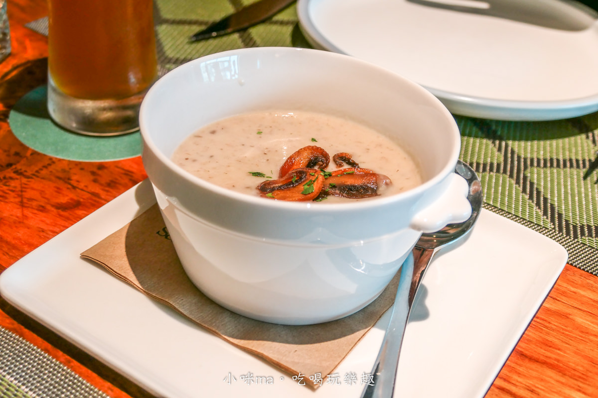 【微風信義美食】S&W Butcher’s Shop (已更名 S&W Grill)|巴菲特最愛的牛排店開的副品牌,主打美式輕食類,這裡也吃的到巨無霸巧克力蛋糕 - 第8張圖 【微風信義美食】S&W Butcher’s Shop (已更名 S&W Grill)|巴菲特最愛的牛排店開的副品牌,主打美式輕食類,這裡也吃的到巨無霸巧克力蛋糕