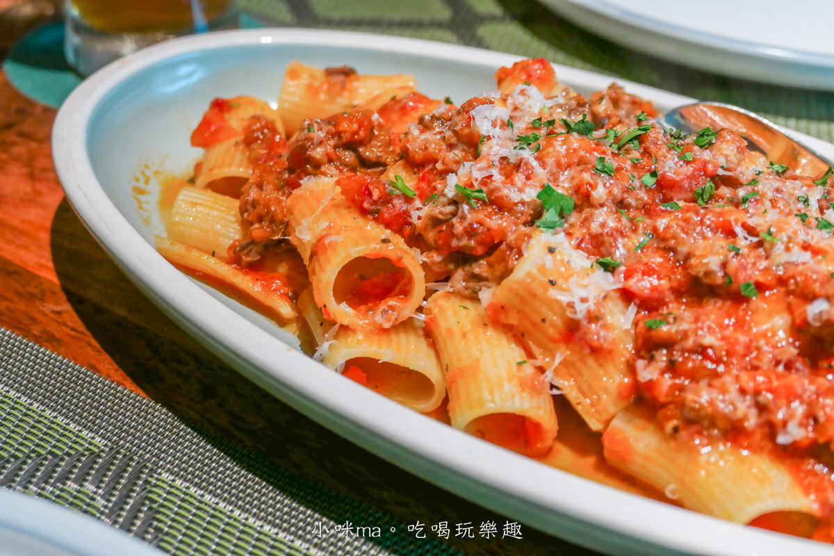 【微風信義美食】S&W Butcher’s Shop (已更名 S&W Grill)|巴菲特最愛的牛排店開的副品牌,主打美式輕食類,這裡也吃的到巨無霸巧克力蛋糕 - 第13張圖 【微風信義美食】S&W Butcher’s Shop (已更名 S&W Grill)|巴菲特最愛的牛排店開的副品牌,主打美式輕食類,這裡也吃的到巨無霸巧克力蛋糕