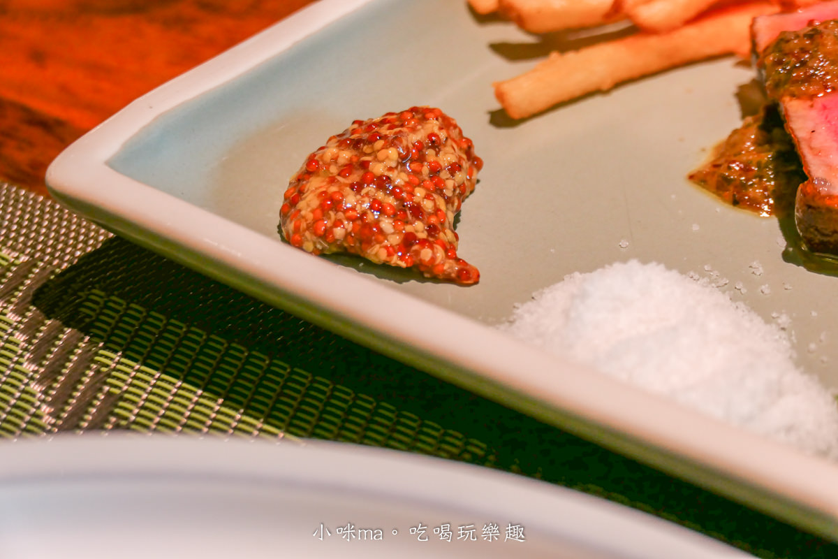 【微風信義美食】S&W Butcher’s Shop (已更名 S&W Grill)|巴菲特最愛的牛排店開的副品牌,主打美式輕食類,這裡也吃的到巨無霸巧克力蛋糕 - 第16張圖 【微風信義美食】S&W Butcher’s Shop (已更名 S&W Grill)|巴菲特最愛的牛排店開的副品牌,主打美式輕食類,這裡也吃的到巨無霸巧克力蛋糕