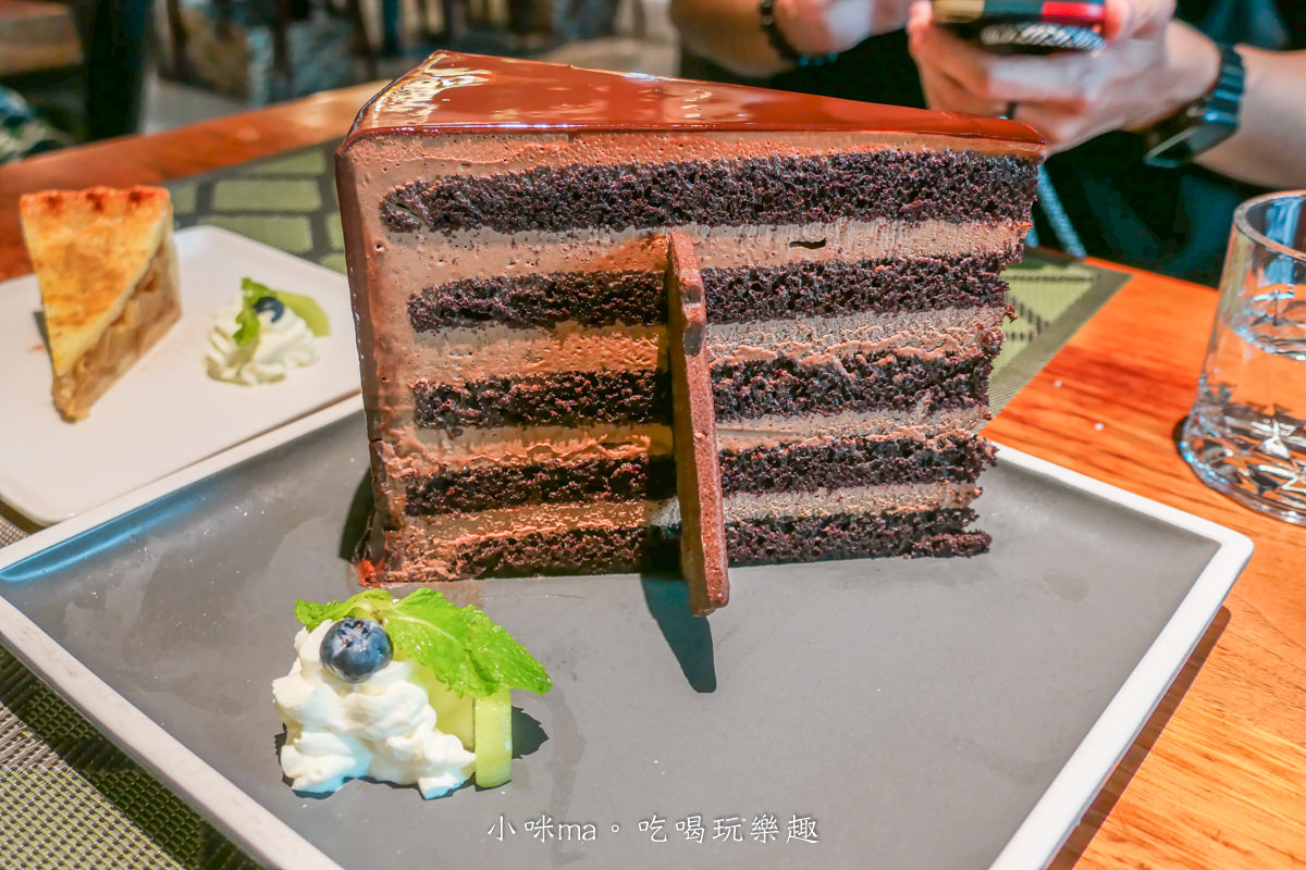 【微風信義美食】S&W Butcher’s Shop (已更名 S&W Grill)|巴菲特最愛的牛排店開的副品牌,主打美式輕食類,這裡也吃的到巨無霸巧克力蛋糕 - 第19張圖 【微風信義美食】S&W Butcher’s Shop (已更名 S&W Grill)|巴菲特最愛的牛排店開的副品牌,主打美式輕食類,這裡也吃的到巨無霸巧克力蛋糕