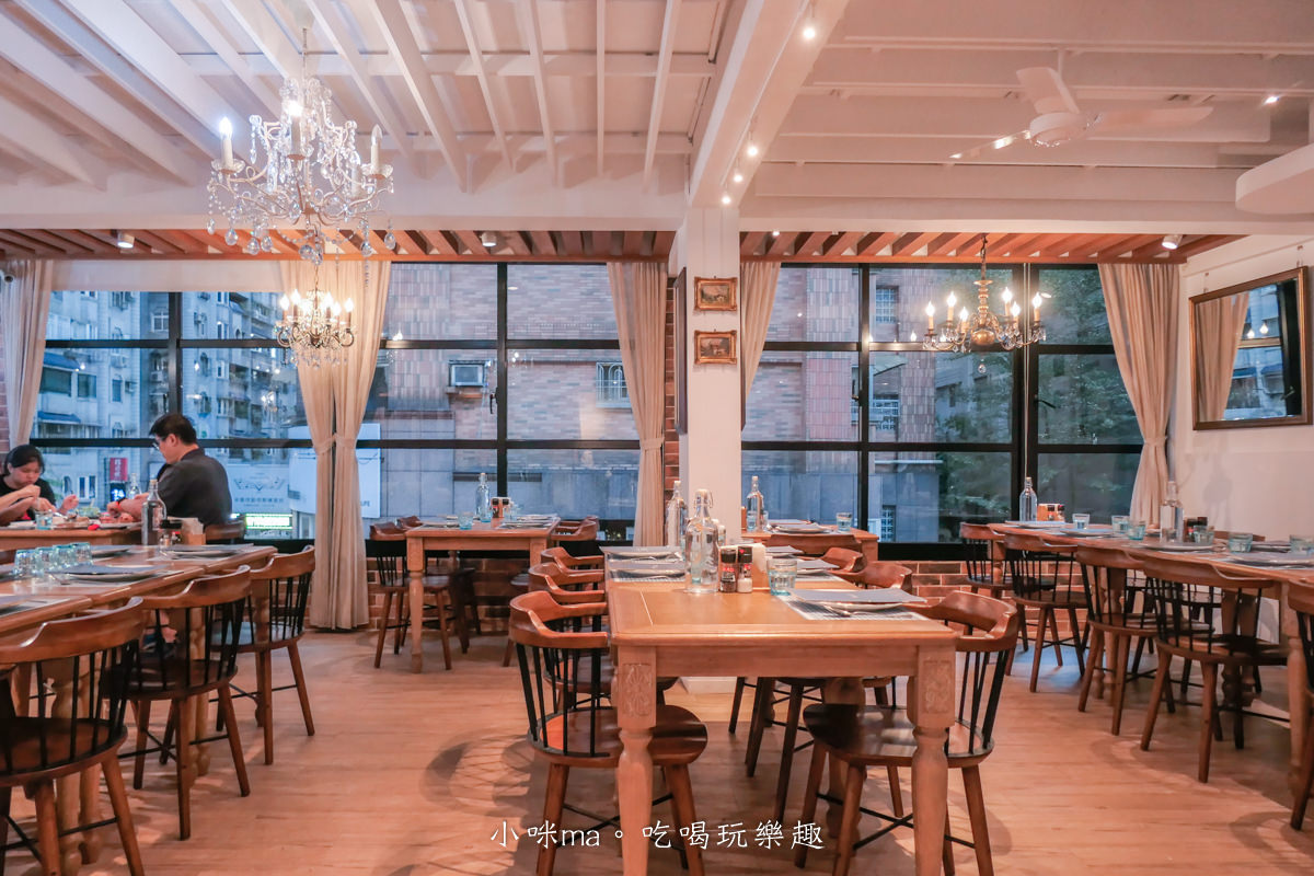 【新店美食】里拉6街義大利餐館|獨棟歐風義式餐廳有夠難訂,義大利麵只要200元,餐點多樣化又很平價,新店人都推這間,捷運小碧潭站 - 第7張圖 【新店美食】里拉6街義大利餐館|獨棟歐風義式餐廳有夠難訂,義大利麵只要200元,餐點多樣化又很平價,新店人都推這間,捷運小碧潭站