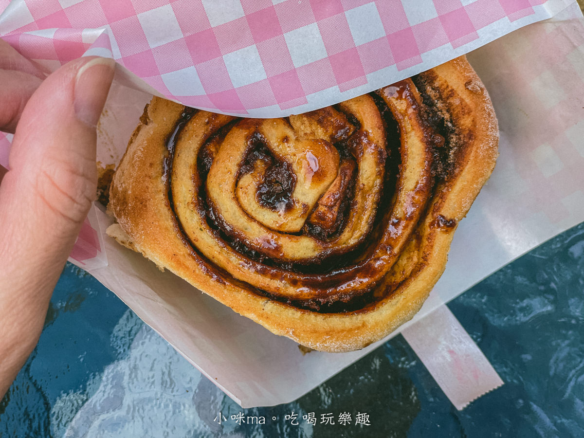 【內湖美食】肉桂捲シナモンロール製作所 內湖店｜肉桂控你知道這間嗎?! 肉桂捲還有勁濃系列，滿滿肉桂香誰能拒絕，內湖737巷美食商圈周邊