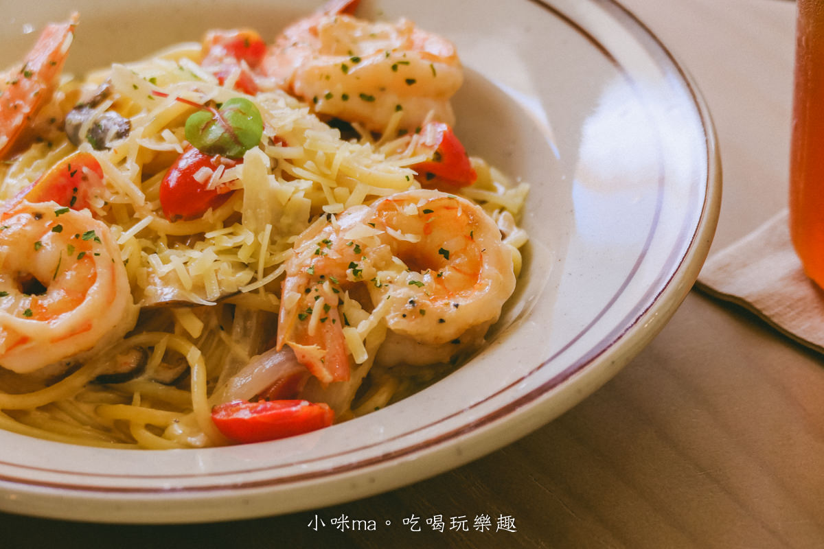 【台北咖啡廳】Mois cafe｜東區新開幕的絕美咖啡廳，轉角來到小歐洲，手機、相機記得充飽電~，忠孝敦化站美食
