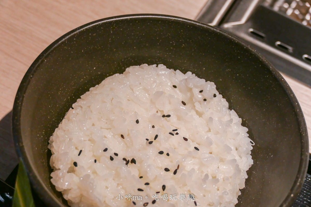 【一人燒肉推薦】燒肉Smile 內湖店|開到凌晨4點的一人燒肉店,想要大口吃肉自己就可以來,飲料、沙拉、冰品吃到飽,西湖捷運站美食 - 第16張圖 【一人燒肉推薦】燒肉Smile 內湖店|開到凌晨4點的一人燒肉店,想要大口吃肉自己就可以來,飲料、沙拉、冰品吃到飽,西湖捷運站美食