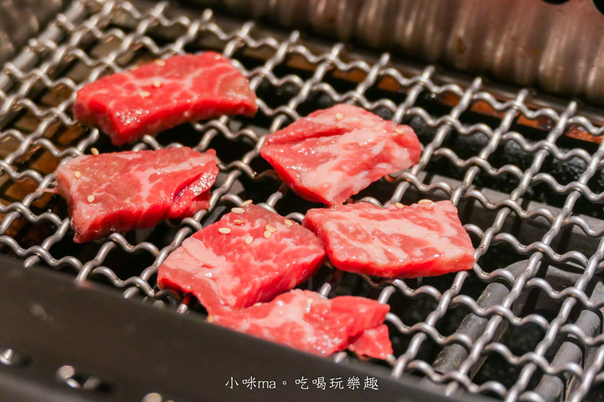 【一人燒肉推薦】燒肉Smile 內湖店|開到凌晨4點的一人燒肉店,想要大口吃肉自己就可以來,飲料、沙拉、冰品吃到飽,西湖捷運站美食 - 第17張圖 【一人燒肉推薦】燒肉Smile 內湖店|開到凌晨4點的一人燒肉店,想要大口吃肉自己就可以來,飲料、沙拉、冰品吃到飽,西湖捷運站美食