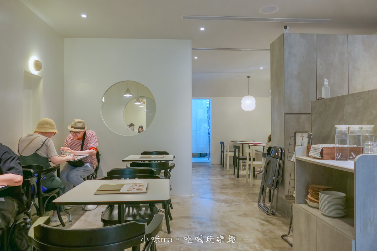 【赤峰街美食】cafe waku|waku waku插旗赤峰街,純白極簡老宅咖啡廳,三溫糖布丁、可朗芙必點,中山區美食 - 第4張圖 【赤峰街美食】cafe waku|waku waku插旗赤峰街,純白極簡老宅咖啡廳,三溫糖布丁、可朗芙必點,中山區美食