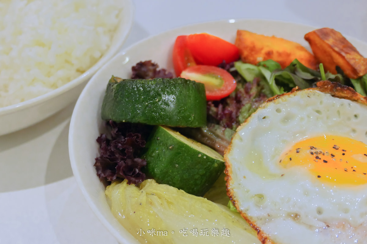 【赤峰街美食】cafe waku|waku waku插旗赤峰街,純白極簡老宅咖啡廳,三溫糖布丁、可朗芙必點,中山區美食 - 第18張圖 【赤峰街美食】cafe waku|waku waku插旗赤峰街,純白極簡老宅咖啡廳,三溫糖布丁、可朗芙必點,中山區美食