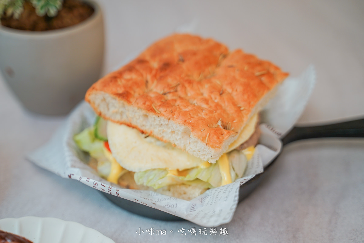 【新店咖啡廳甜點】晒渡咖啡 saiducafe|新店裕隆城附近質感寵物咖啡廳,仙氣爆棚布偶貓陪你喝下午茶,未客滿不限時喔,新店美食 - 第23張圖 【新店咖啡廳甜點】晒渡咖啡 saiducafe|新店裕隆城附近質感寵物咖啡廳,仙氣爆棚布偶貓陪你喝下午茶,未客滿不限時喔,新店美食