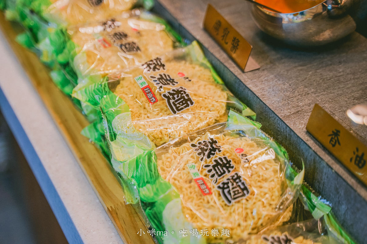 【新莊火鍋】吾皇大大 朕的鍋物-新莊中港殿|皇上吉祥!!吃火鍋也搞穿越劇,蔬食、火鍋配料自助吧、白飯、飲料吃到飽,新北火鍋 - 第16張圖 【新莊火鍋】吾皇大大 朕的鍋物-新莊中港殿|皇上吉祥!!吃火鍋也搞穿越劇,蔬食、火鍋配料自助吧、白飯、飲料吃到飽,新北火鍋